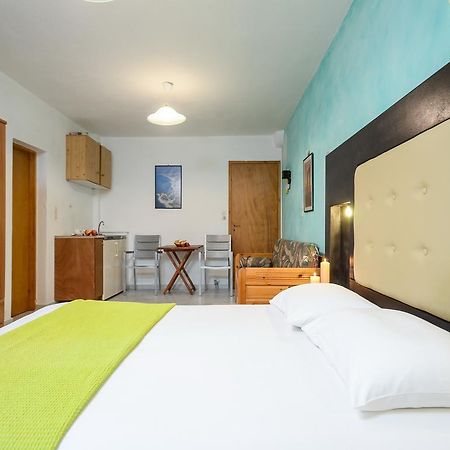 Sofia Studios Agia Anna  Luaran gambar