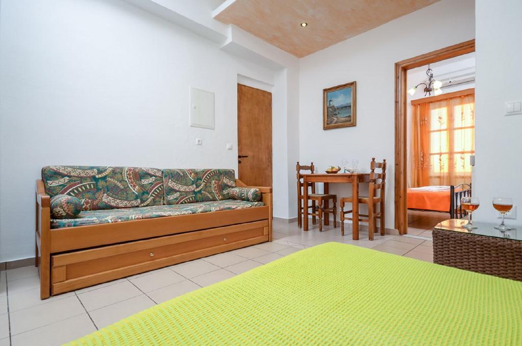 Sofia Studios Agia Anna  Bilik gambar