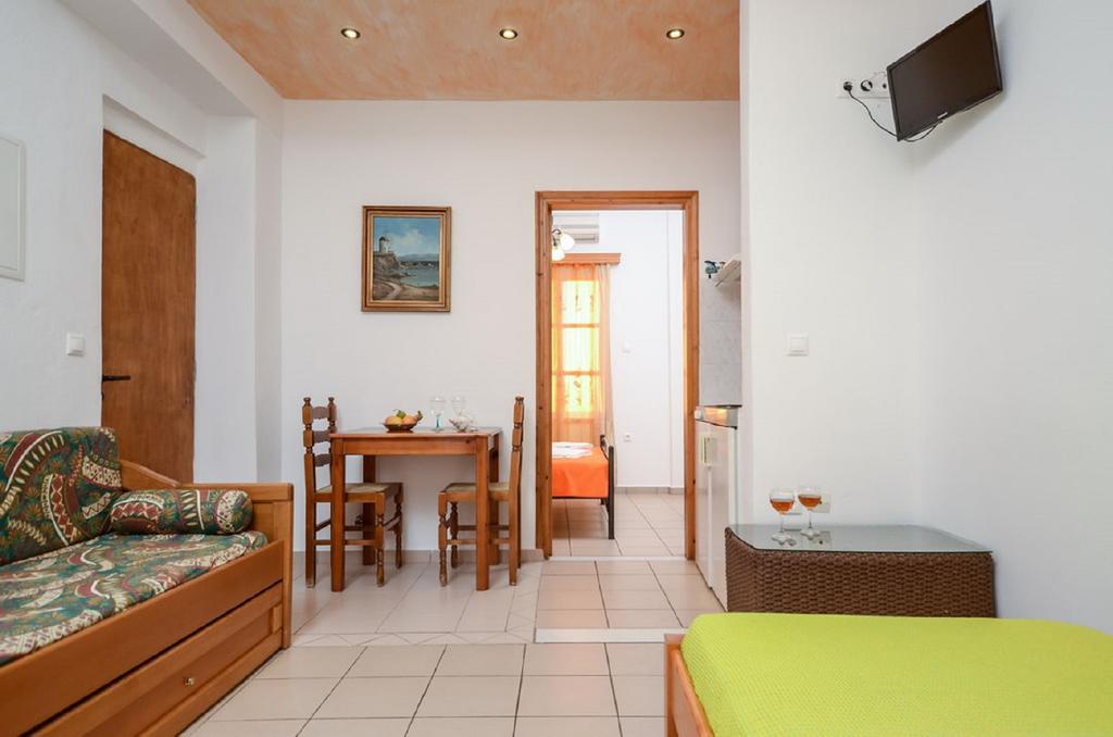 Sofia Studios Agia Anna  Bilik gambar