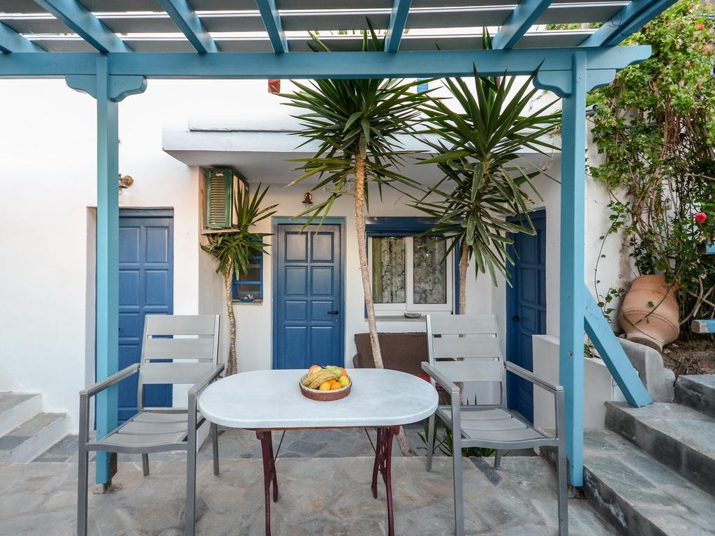 Sofia Studios Agia Anna  Luaran gambar